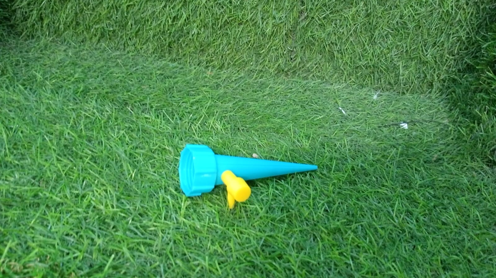 7412 Plant Watering Spikes self Watering Spikes Water dripper for Plants, Adjustable Plant Watering Devices with Slow Release Control Valve Switch (1Pc) 7412 Plant Watering Spikes self Watering Spikes Water dripper for Plants, Adjustable Plant Watering Devices with Slow Release Control Valve Switch (1Pc)